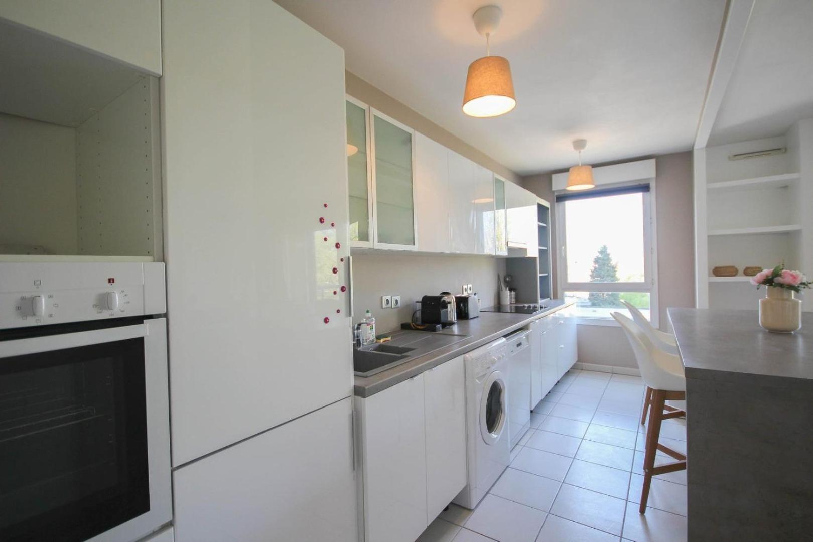 Apartment In Residence With Balcony And Parking ลีลล์ ภายนอก รูปภาพ